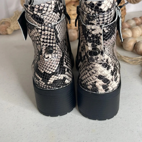 BCBGeneration Nubi Lug Sole Combat Bootie 7.5/38 Snake print - Picture 9 of 12